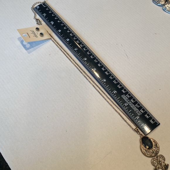 NWT eclat Faux Sapphire Goldtone Filigree Pendant Necklace w/matching earrings - Picture 4 of 5